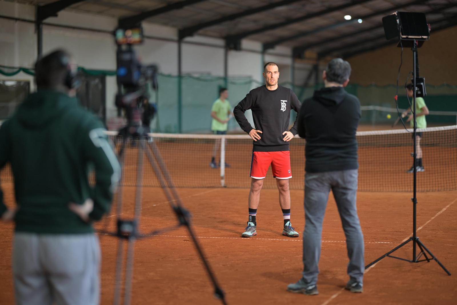 Tennis base 8